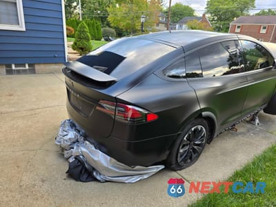 Czwarte zdjęcie samochodu z boku: 2021 TESLA MODEL X VIN:5YJXCBE24MF322238 - miniatura