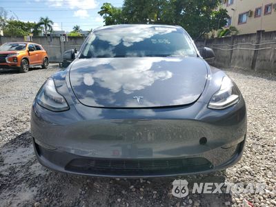 Piąte zdjęcie samochodu w środku: 2022 TESLA MODEL Y VIN:7SAYGDEF9NF357711 - miniatura
