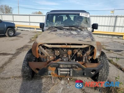 Piąte zdjęcie samochodu w środku: 2014 JEEP WRANGLER UNLIMITED SAHARA VIN:1C4BJWEG0EL233817 - miniatura