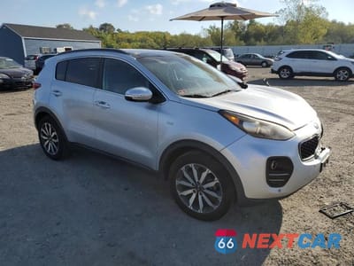 Czwarte zdjęcie samochodu z boku: 2018 KIA SPORTAGE EX VIN:KNDPNCAC8J7302414 - miniatura