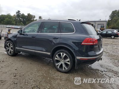 Drugie zdjęcie samochodu z przodu: 2017 VOLKSWAGEN TOUAREG WOLFSBURG VIN:WVGRF7BP9HD005058 - miniatura