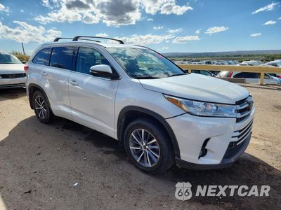 Czwarte zdjęcie samochodu z boku: 2018 TOYOTA HIGHLANDER SE VIN:5TDJZRFH2JS842977 - miniatura