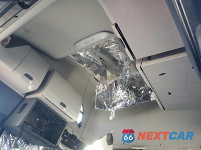 Zdjęcie 9 z 10 samochodu: 2020 FREIGHTLINER CASCADIA 126 TRUCK CAB AND CHASSIS VIN:1FUJHHDR9LLLJ6819 - miniatura