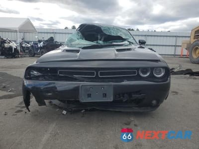 Piąte zdjęcie samochodu w środku: 2019 DODGE CHALLENGER SXT VIN:2C3CDZGG4KH587735 - miniatura