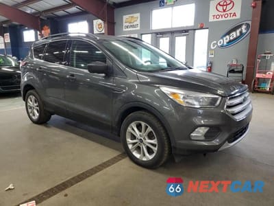 Czwarte zdjęcie samochodu z boku: 2018 FORD ESCAPE SE VIN:1FMCU9GDXJUC11551 - miniatura