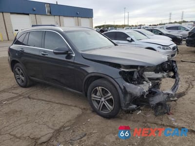 Czwarte zdjęcie samochodu z boku: 2017 MERCEDES-BENZ GLC 300 4MATIC VIN:WDC0G4KB1HF121253 - miniatura
