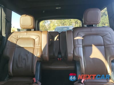 Zdjęcie 10 z 14 samochodu: 2023 LINCOLN AVIATOR RESERVE VIN:5LM5J7XC8PGL09169 - miniatura