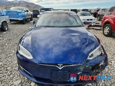 Piąte zdjęcie samochodu w środku: 2017 TESLA MODEL S VIN:5YJSA1E26HF198439 - miniatura