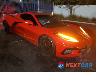 Czwarte zdjęcie samochodu z boku: 2022 CHEVROLET CORVETTE STINGRAY 1LT VIN:1G1YA2D48N5116896 - miniatura