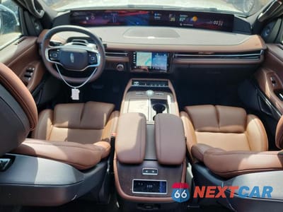 Zdjęcie 8 z 12 samochodu: 2025 LINCOLN NAVIGATOR L RESERVE VIN:5LMJJ3LGXSEL12207 - miniatura