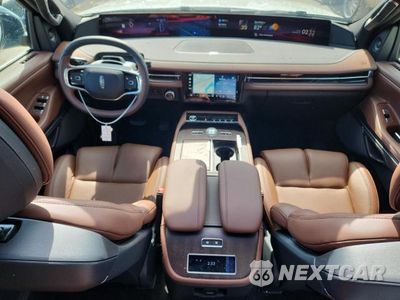 Zdjęcie 8 z 12 samochodu: 2025 LINCOLN NAVIGATOR L RESERVE VIN:5LMJJ3LGXSEL12207 - miniatura