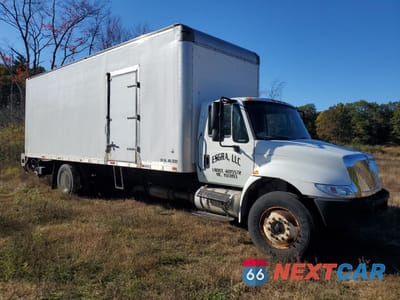 Czwarte zdjęcie samochodu z boku: 2016 INTERNATIONAL 4000 4300 - SEMI TRUCK VIN:1HTMMMML7GH219943 - miniatura