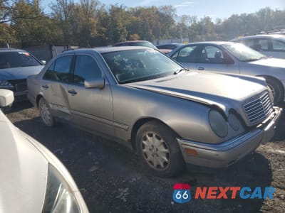 Czwarte zdjęcie samochodu z boku: 1999 MERCEDES-BENZ E 320 VIN:WDBJF65H2XA793115 - miniatura