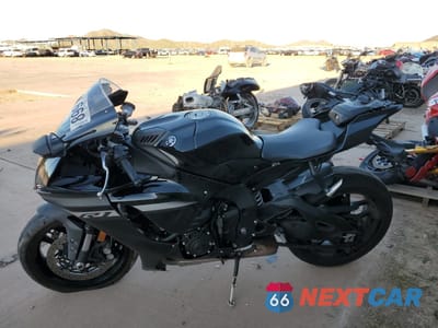Trzecie zdjęcie samochodu z tyłu: 2024 YAMAHA YZFR1 VIN:JYARN66E5RA004093 - miniatura
