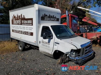 Czwarte zdjęcie samochodu z boku: 2017 FORD ECONOLINE E350 SUPER DUTY CUTAWAY VAN VIN:1FDWE3F60HDC51934 - miniatura