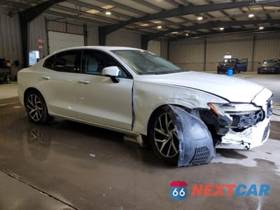 Czwarte zdjęcie samochodu z boku: 2020 VOLVO S60 T5 MOMENTUM VIN:7JR102FK7LG032126 - miniatura