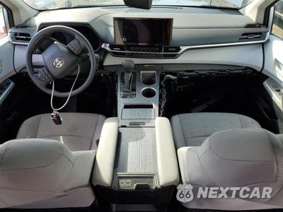 Zdjęcie 8 z 14 samochodu: 2025 TOYOTA SIENNA LE VIN:5TDKRKEC3SS240317 - miniatura