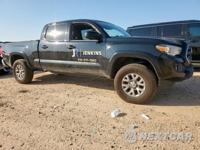 Czwarte zdjęcie samochodu z boku: 2017 TOYOTA TACOMA DOUBLE CAB VIN:3TMDZ5BN1HM021915 - miniatura