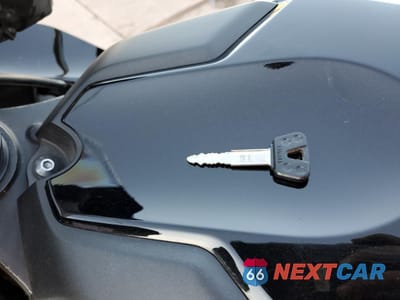 Zdjęcie 8 z 10 samochodu: 2024 YAMAHA YZFR1 VIN:JYARN66E5RA004093 - miniatura