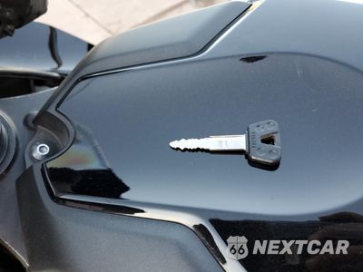 Zdjęcie 8 z 10 samochodu: 2024 YAMAHA YZFR1 VIN:JYARN66E5RA004093 - miniatura