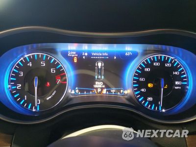 Zdjęcie 9 z 12 samochodu: 2015 CHRYSLER 300C PLATINUM VIN:2C3CCASG8FH873038 - miniatura