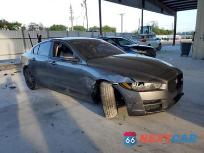 Czwarte zdjęcie samochodu z boku: 2017 JAGUAR XE PRESTIGE VIN:SAJAE4BG0HA966847 - miniatura