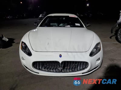 Piąte zdjęcie samochodu w środku: 2010 MASERATI GRANTURISMO S VIN:ZAM45KLA4A0051291 - miniatura