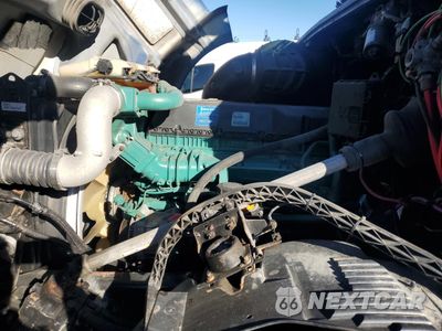 Zdjęcie 7 z 10 samochodu: 2017 VOLVO VNL SEMI TRUCK VIN:4V4NC9EG6HN976939 - miniatura