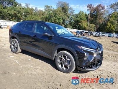 Czwarte zdjęcie samochodu z boku: 2025 CHEVROLET TRAX 1LT VIN:KL77LHEP2SC198427 - miniatura