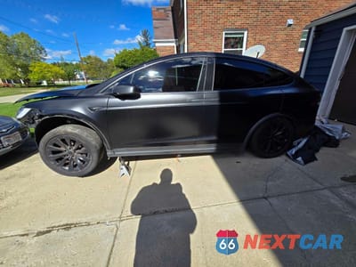 Drugie zdjęcie samochodu z przodu: 2021 TESLA MODEL X VIN:5YJXCBE24MF322238 - miniatura