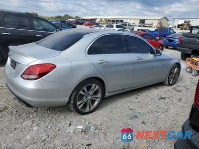 Trzecie zdjęcie samochodu z tyłu: 2017 MERCEDES-BENZ C 300 VIN:55SWF4JB2HU196907 - miniatura