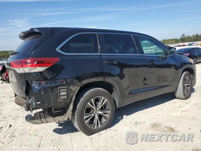 Trzecie zdjęcie samochodu z tyłu: 2019 TOYOTA HIGHLANDER LE VIN:5TDZARFH0KS048183 - miniatura