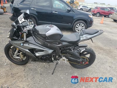 Trzecie zdjęcie samochodu z tyłu: 2017 BMW S 1000 RR VIN:WB10D6001HZ709581 - miniatura