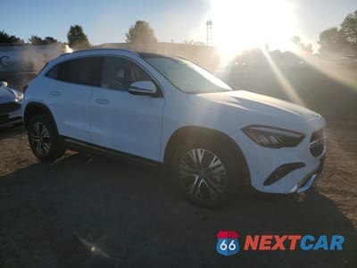 Czwarte zdjęcie samochodu z boku: 2025 MERCEDES-BENZ GLA 250 4MATIC VIN:W1N4N4HB0SJ637427 - miniatura