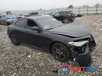 Czwarte zdjęcie samochodu z boku: 2017 ALFA ROMEO GIULIA VIN:ZARFAEEN6H7543645 - miniatura