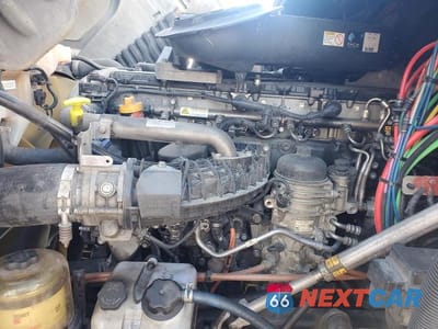 Zdjęcie 7 z 10 samochodu: 2016 FREIGHTLINER CASCADIA 125 SEMI TRUCK VIN:1FUBGEDV6GLHC5609 - miniatura