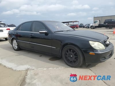 Czwarte zdjęcie samochodu z boku: 2003 MERCEDES-BENZ S 430 VIN:WDBNG70J23A362962 - miniatura
