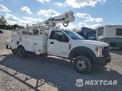 Czwarte zdjęcie samochodu z boku: 2019 FORD F550 BUCKET TRUCK VIN:1FDUF5GT9KED97075 - miniatura