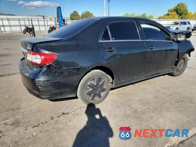 Trzecie zdjęcie samochodu z tyłu: 2013 TOYOTA COROLLA BASE VIN:5YFBU4EE5DP115696 - miniatura