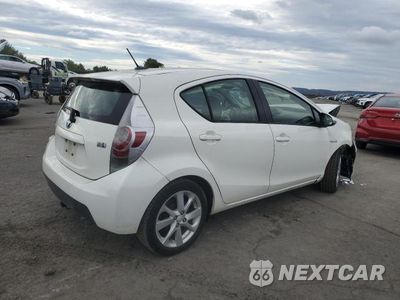 Trzecie zdjęcie samochodu z tyłu: 2013 TOYOTA PRIUS C VIN:JTDKDTB39D1034329 - miniatura