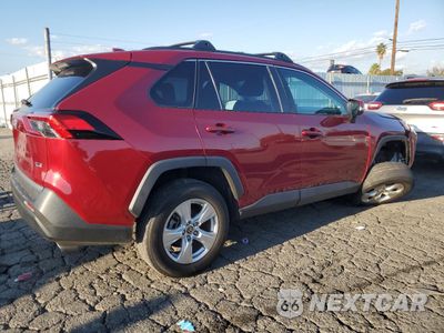 Trzecie zdjęcie samochodu z tyłu: 2021 TOYOTA RAV4 XLE VIN:2T3W1RFV0MW158757 - miniatura