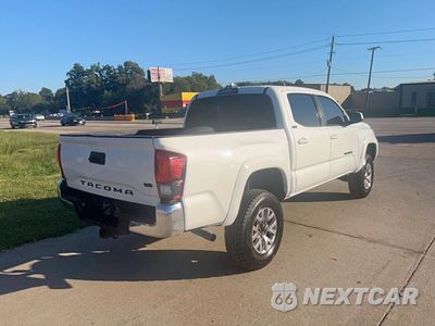 Czwarte zdjęcie samochodu z boku: 2019 TOYOTA TACOMA DOUBLE CAB VIN:3TMAZ5CN8KM084230 - miniatura
