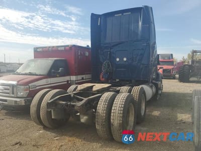 Czwarte zdjęcie samochodu z boku: 2018 INTERNATIONAL LT625 SEMI TRUCK VIN:3HSDZAPR5JN532510 - miniatura
