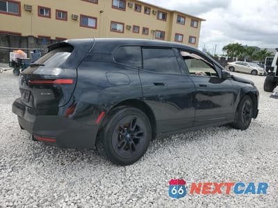 Trzecie zdjęcie samochodu z tyłu: 2024 BMW IX XDRIVE50 VIN:WB523CF04RCN46056 - miniatura