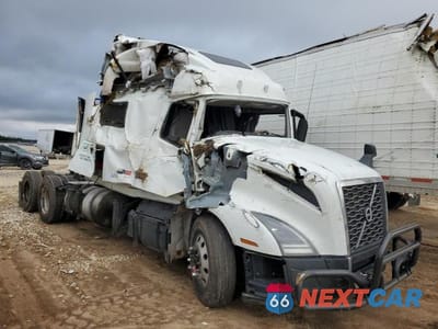 2022 VOLVO VNL SEMI TRUCK 4V4NC9EH9NN607268 - główne zdjęcie licytacji z USA - miniatura