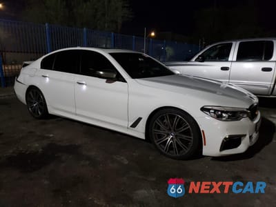 Czwarte zdjęcie samochodu z boku: 2018 BMW M550XI VIN:WBAJB9C52JG464441 - miniatura