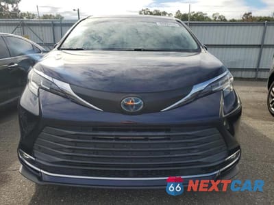 Piąte zdjęcie samochodu w środku: 2021 TOYOTA SIENNA XLE VIN:5TDYRKEC6MS045471 - miniatura