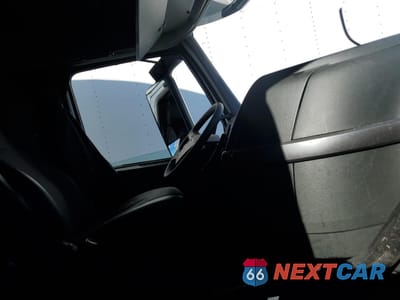 Piąte zdjęcie samochodu w środku: 2024 VOLVO VNL SEMI TRUCK VIN:4V4NC9EH3RN620832 - miniatura