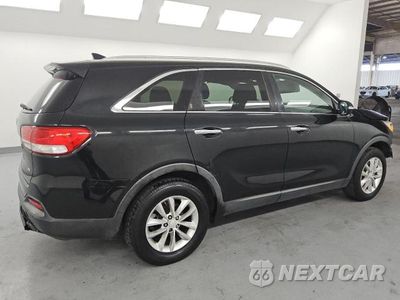 Trzecie zdjęcie samochodu z tyłu: 2016 KIA SORENTO LX VIN:5XYPG4A35GG019058 - miniatura