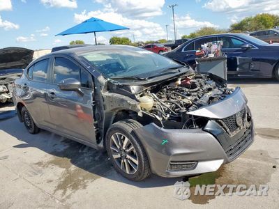 Czwarte zdjęcie samochodu z boku: 2020 NISSAN VERSA SV VIN:3N1CN8EV5LL909847 - miniatura